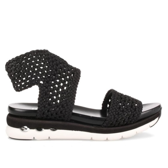 SALVATORE FERRAGAMO Edam black braided sandal 9.5